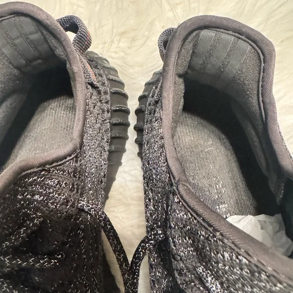 Sleek Black Knit Men's Sneakers - Picture 11 of 12